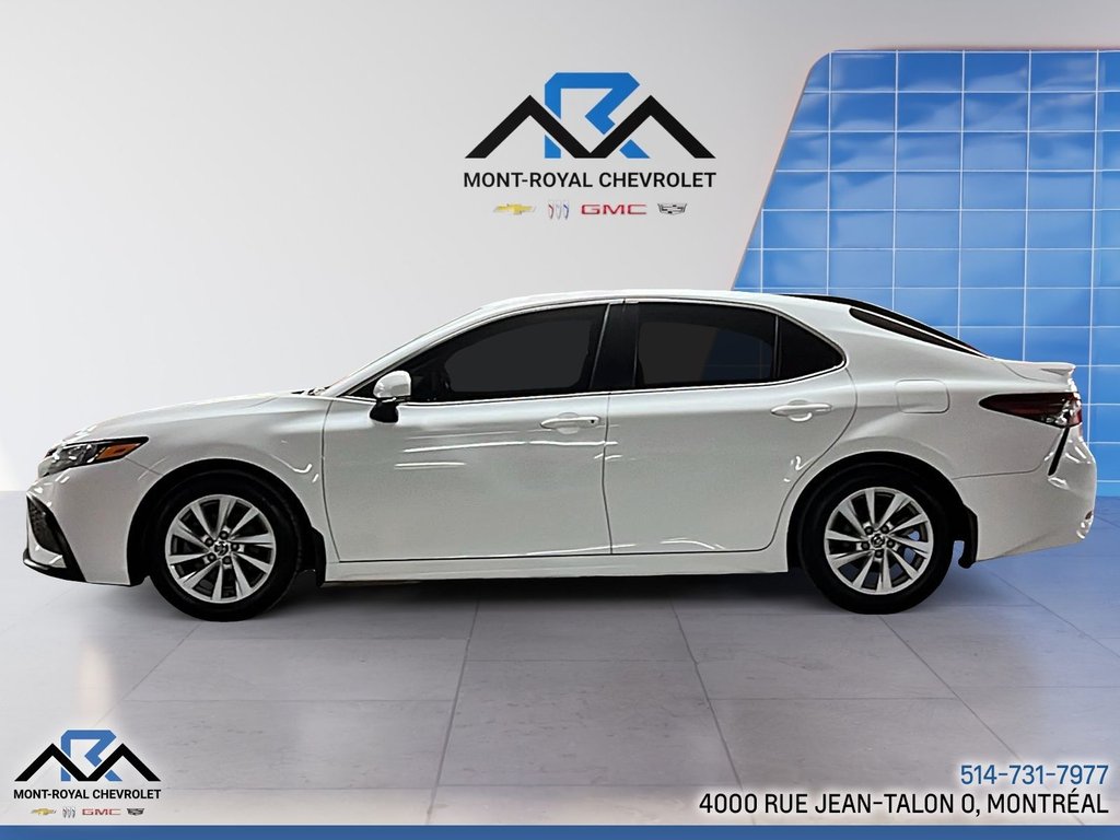 2022 Toyota Camry SE in Montreal, Quebec - 2 - w1024h768px