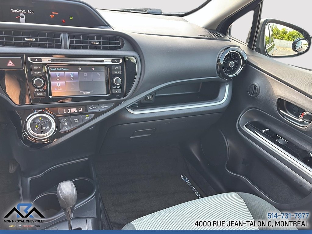 2017 Toyota Prius C in Montreal, Quebec - 10 - w1024h768px
