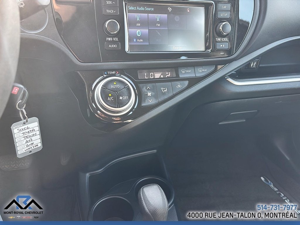 2017 Toyota Prius C in Montreal, Quebec - 14 - w1024h768px
