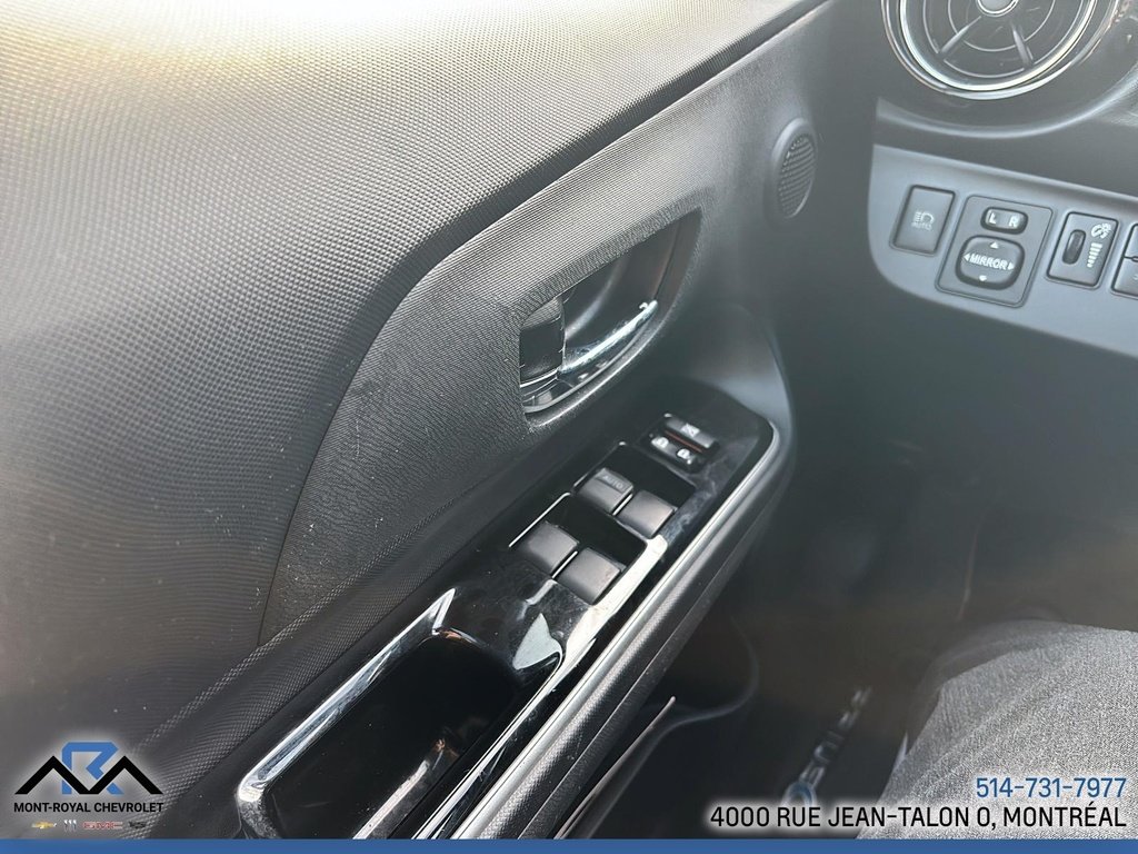 2017 Toyota Prius C in Montreal, Quebec - 11 - w1024h768px