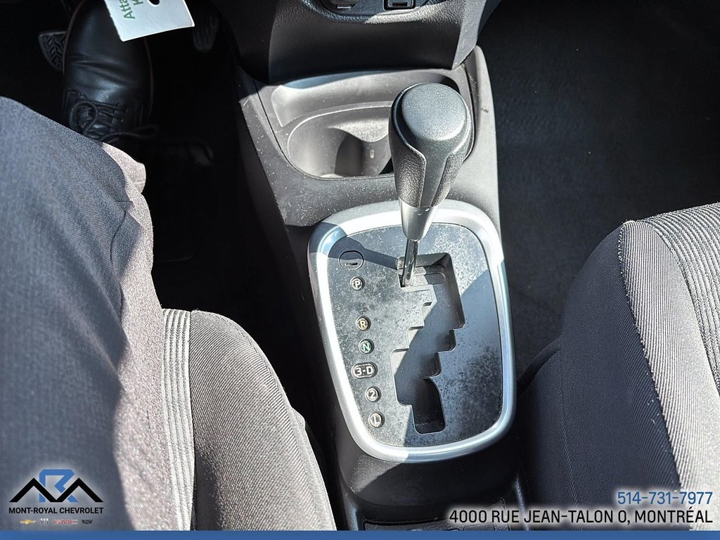 2016 Toyota Yaris LE in Montréal, Quebec - 17 - w1024h768px