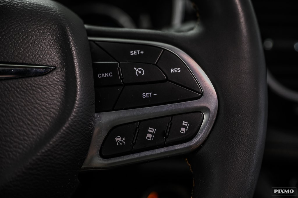 2023 Chrysler Pacifica Hybrid in Brossard, Quebec - 25 - w1024h768px