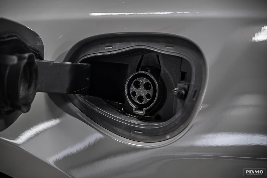 2023 Chrysler Pacifica Hybrid in Brossard, Quebec - 14 - w1024h768px