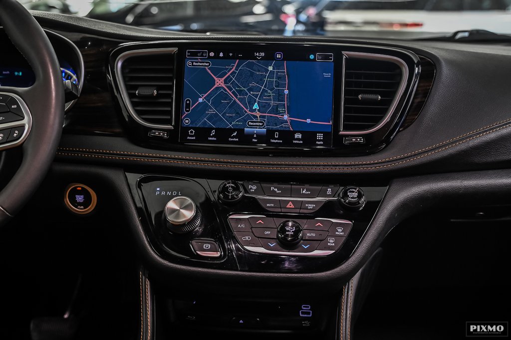 2023 Chrysler Pacifica Hybrid in Brossard, Quebec - 33 - w1024h768px