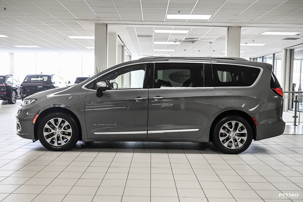 2023 Chrysler Pacifica Hybrid in Brossard, Quebec - 12 - w1024h768px