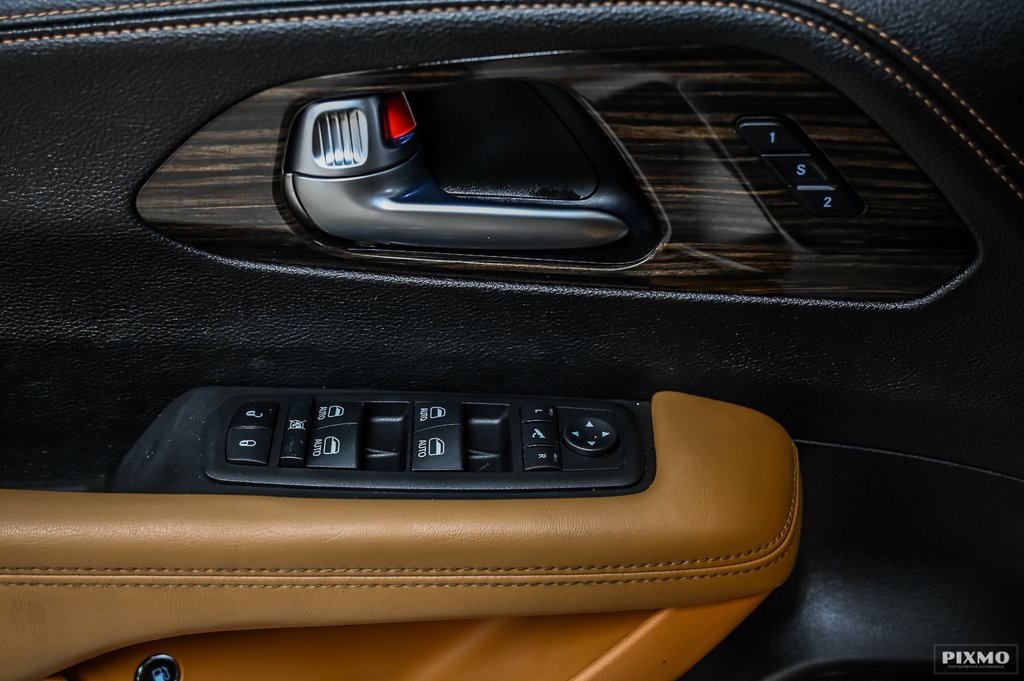 2023 Chrysler Pacifica Hybrid in Brossard, Quebec - 22 - w1024h768px
