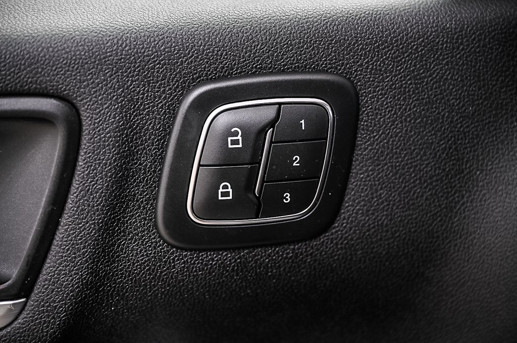 2023 Ford Escape in Brossard, Quebec - 21 - w1024h768px