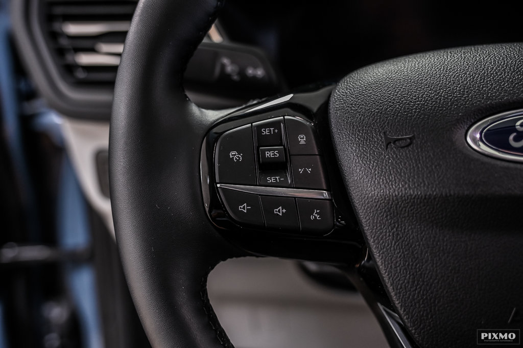 2025 Ford Escape Platinum | AWD | TOIT PANO | CARPLAY | ECRAN 13.2P in Brossard, Quebec - 23 - w1024h768px