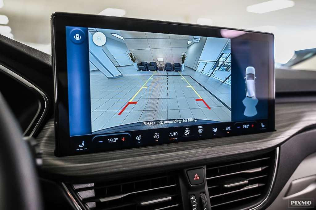 2025 Ford Escape Platinum | AWD | TOIT PANO | CARPLAY | ECRAN 13.2P in Brossard, Quebec - 26 - w1024h768px