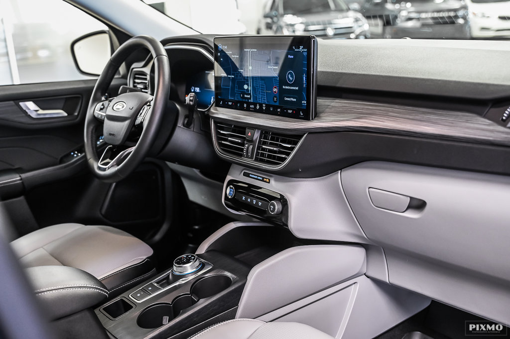 2025 Ford Escape Platinum | AWD | TOIT PANO | CARPLAY | ECRAN 13.2P in Brossard, Quebec - 35 - w1024h768px