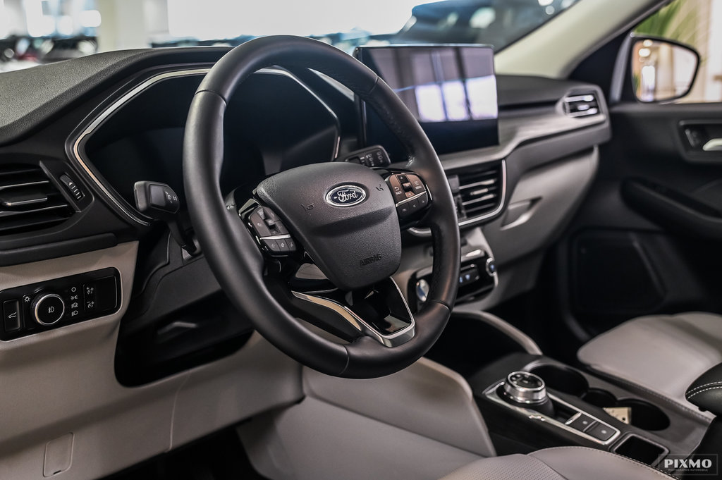 2025 Ford Escape Platinum | AWD | TOIT PANO | CARPLAY | ECRAN 13.2P in Brossard, Quebec - 20 - w1024h768px