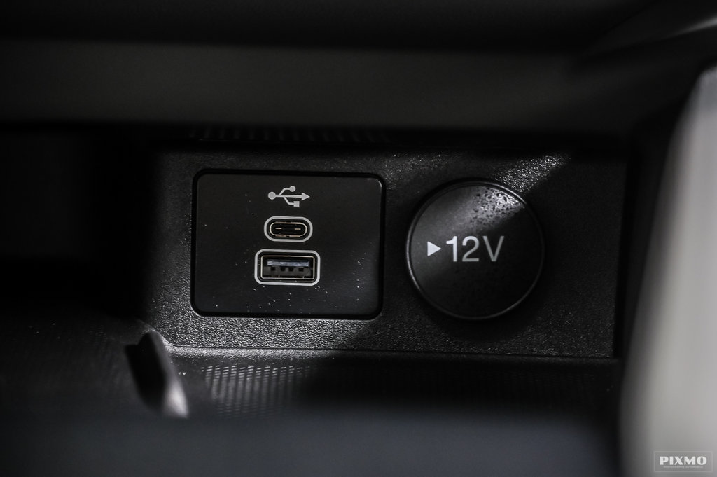 2025 Ford Escape Platinum | AWD | TOIT PANO | CARPLAY | ECRAN 13.2P in Brossard, Quebec - 34 - w1024h768px