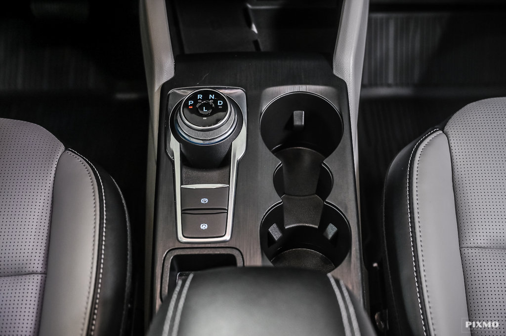 2025 Ford Escape Platinum | AWD | TOIT PANO | CARPLAY | ECRAN 13.2P in Brossard, Quebec - 33 - w1024h768px