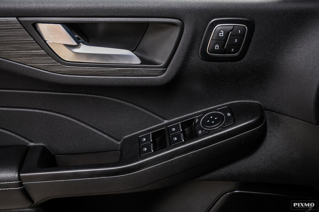2025 Ford Escape Platinum | AWD | TOIT PANO | CARPLAY | ECRAN 13.2P in Brossard, Quebec - 21 - w1024h768px