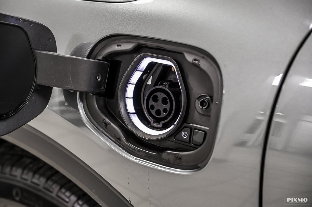 2025 Ford Escape in Brossard, Quebec - 9 - w1024h768px