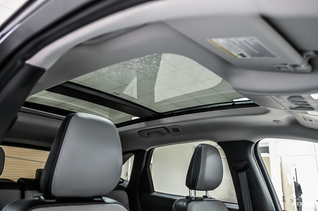 2025 Ford Escape in Brossard, Quebec - 30 - w1024h768px