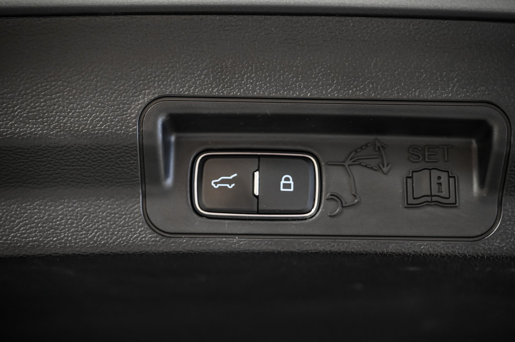 2023 Ford Explorer in Brossard, Quebec - 17 - w1024h768px