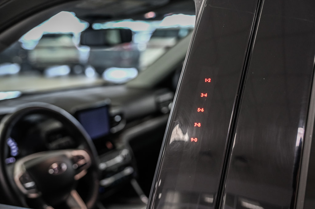 2023 Ford Explorer in Brossard, Quebec - 20 - w1024h768px