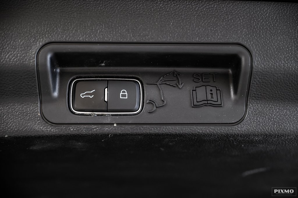 2023 Ford Explorer in Brossard, Quebec - 19 - w1024h768px