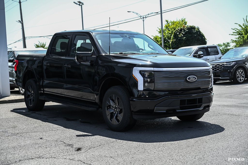2022 Ford F-150 Lightning in Brossard, Quebec - 4 - w1024h768px