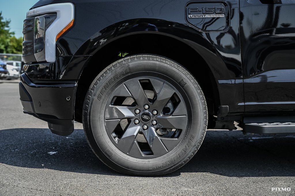 2022 Ford F-150 Lightning in Brossard, Quebec - 6 - w1024h768px