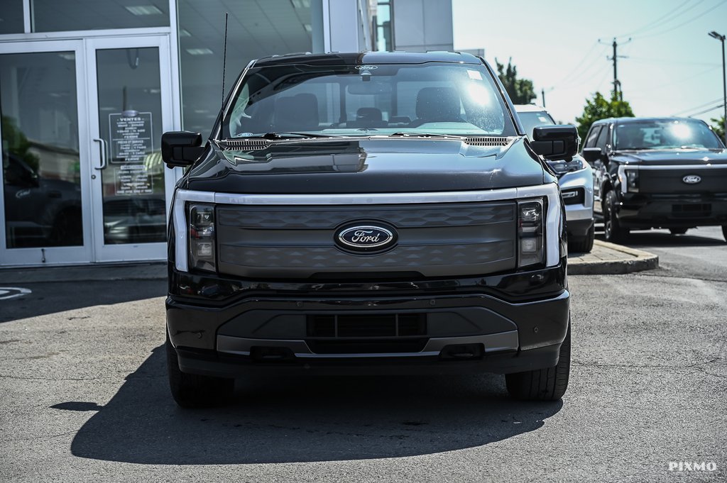 2022 Ford F-150 Lightning in Brossard, Quebec - 2 - w1024h768px