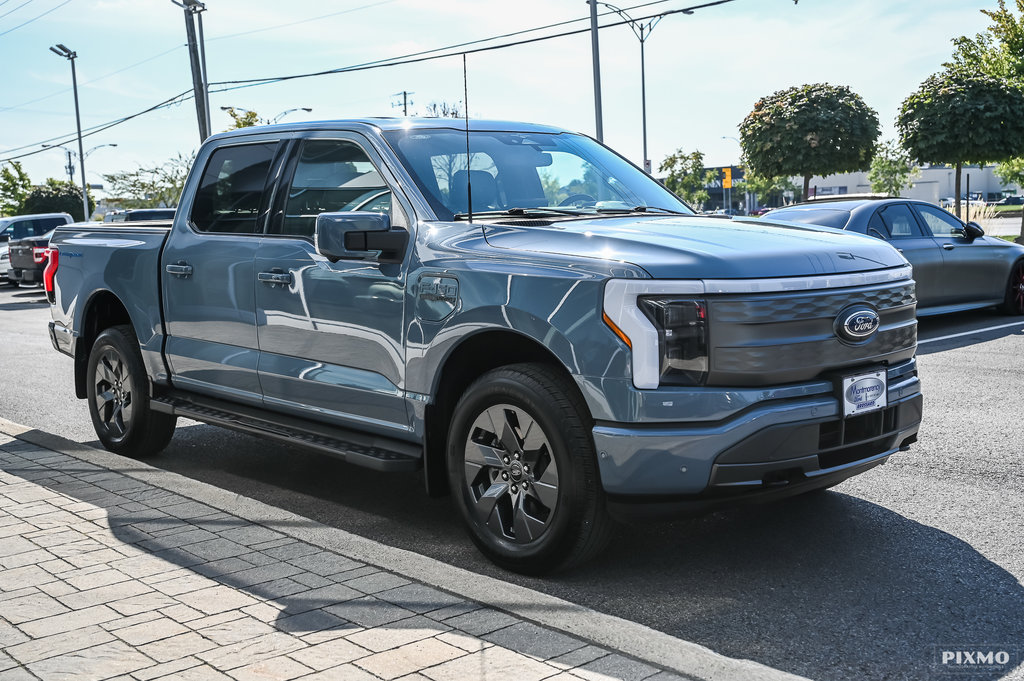 Ford F-150 Lightning  2023 à Brossard, Québec - 3 - w1024h768px