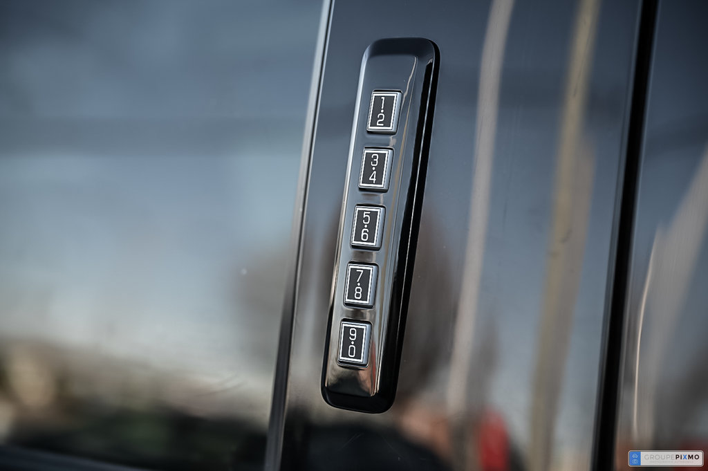 2023 Ford F-150 Lightning in Brossard, Quebec - 14 - w1024h768px