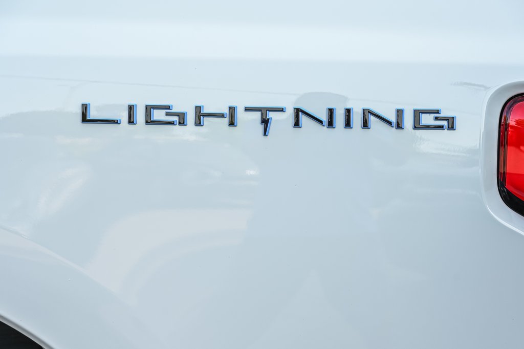 2024 Ford F-150 Lightning in Brossard, Quebec - 14 - w1024h768px