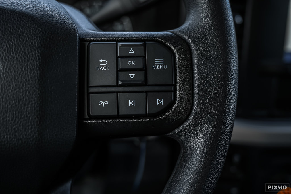 2023 Ford F550 in Brossard, Quebec - 13 - w1024h768px