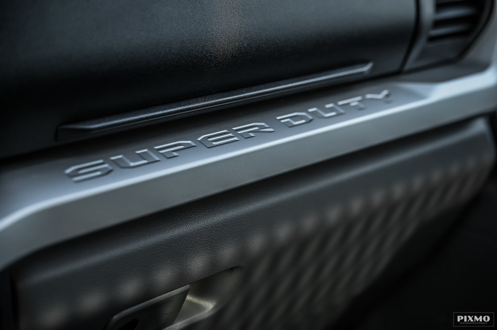 2023 Ford F550 in Brossard, Quebec - 20 - w1024h768px