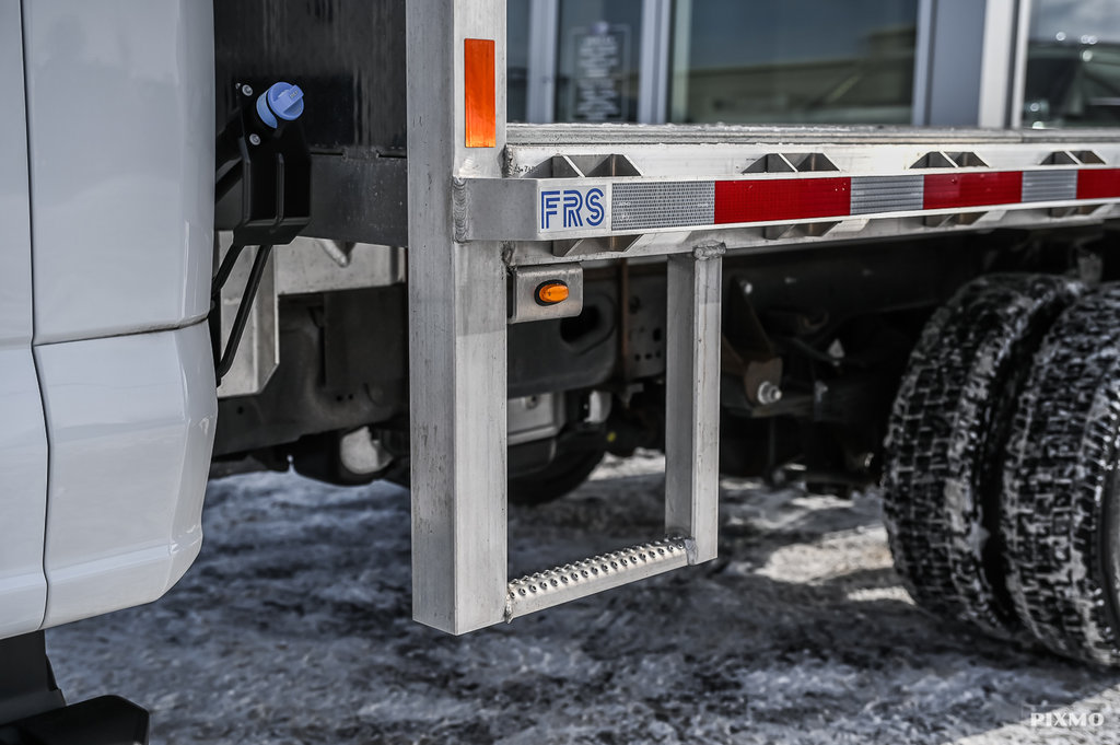 2023 Ford F550 in Brossard, Quebec - 9 - w1024h768px