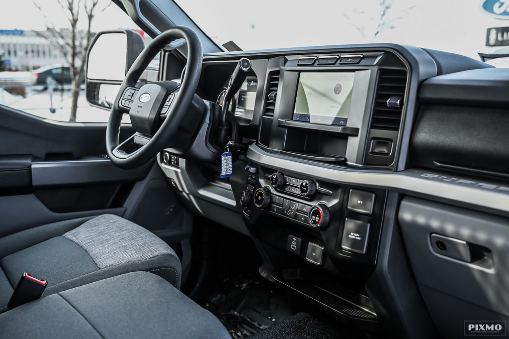 2023 Ford F550 in Brossard, Quebec - 22 - w1024h768px