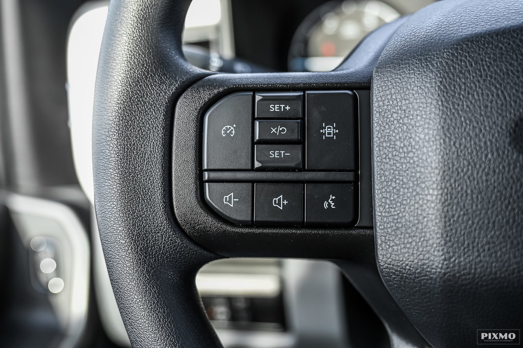 2023 Ford F550 in Brossard, Quebec - 12 - w1024h768px