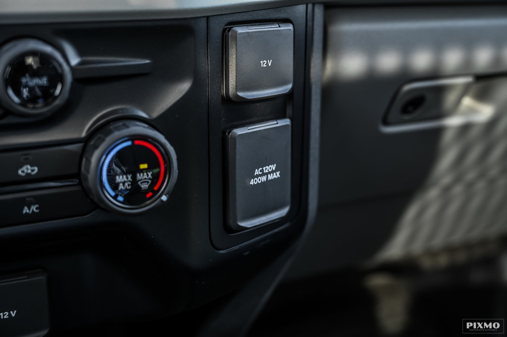 2023 Ford F550 in Brossard, Quebec - 19 - w1024h768px