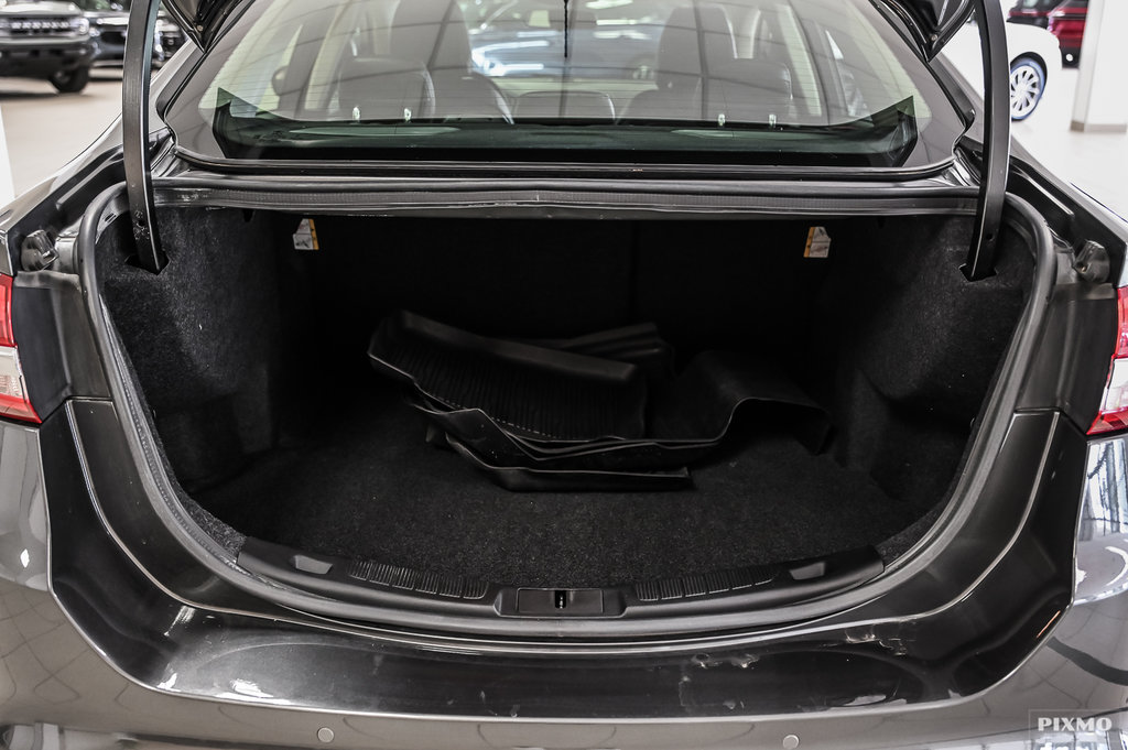 2018 Ford Fusion in Brossard, Quebec - 16 - w1024h768px