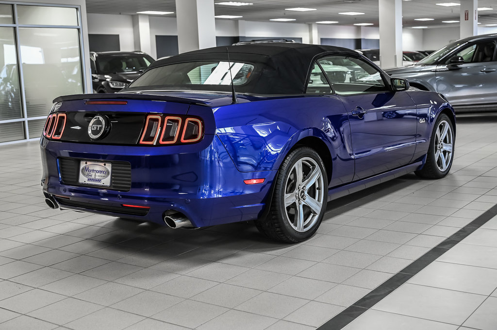 2013 Ford Mustang convertible in Brossard, Quebec - 15 - w1024h768px