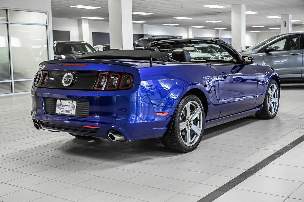 2013 Ford Mustang convertible in Brossard, Quebec - 11 - w1024h768px