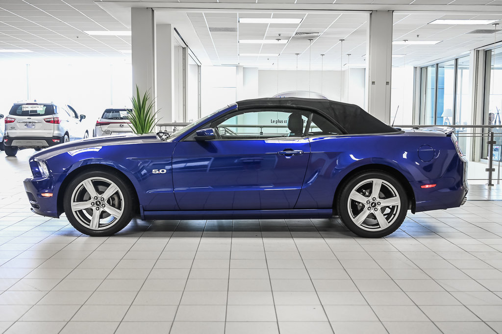 2013 Ford Mustang convertible in Brossard, Quebec - 5 - w1024h768px