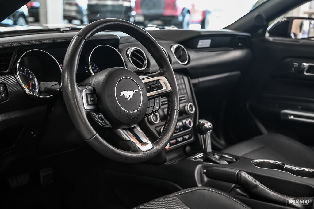 2017 Ford Mustang convertible in Brossard, Quebec - 23 - w1024h768px