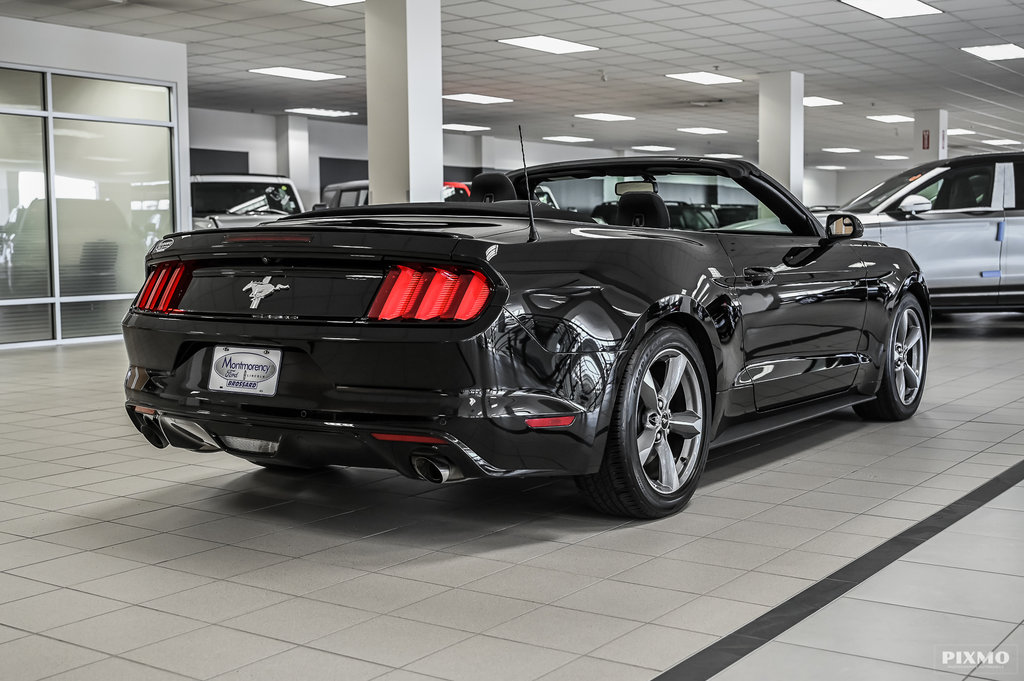 2017 Ford Mustang convertible in Brossard, Quebec - 8 - w1024h768px