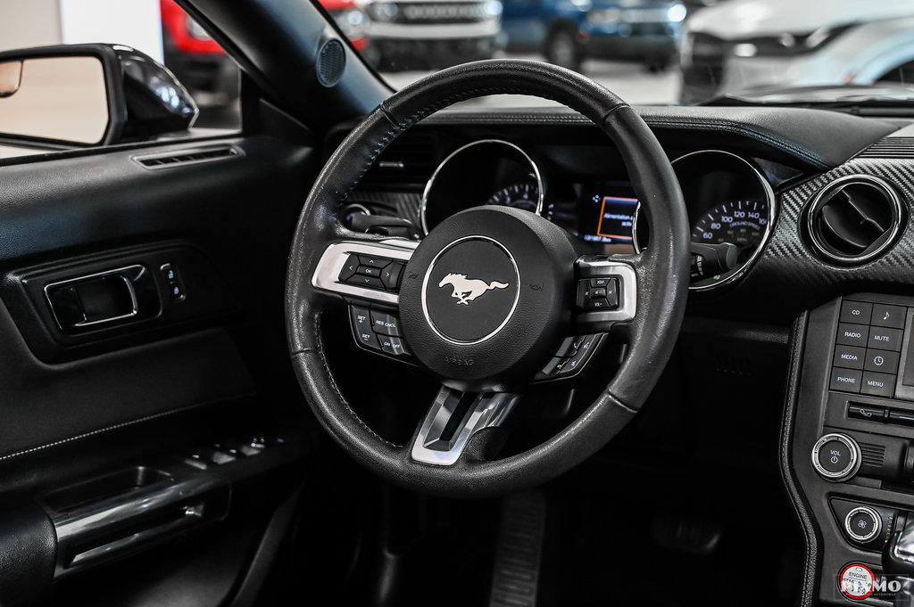 2017 Ford Mustang convertible in Brossard, Quebec - 17 - w1024h768px