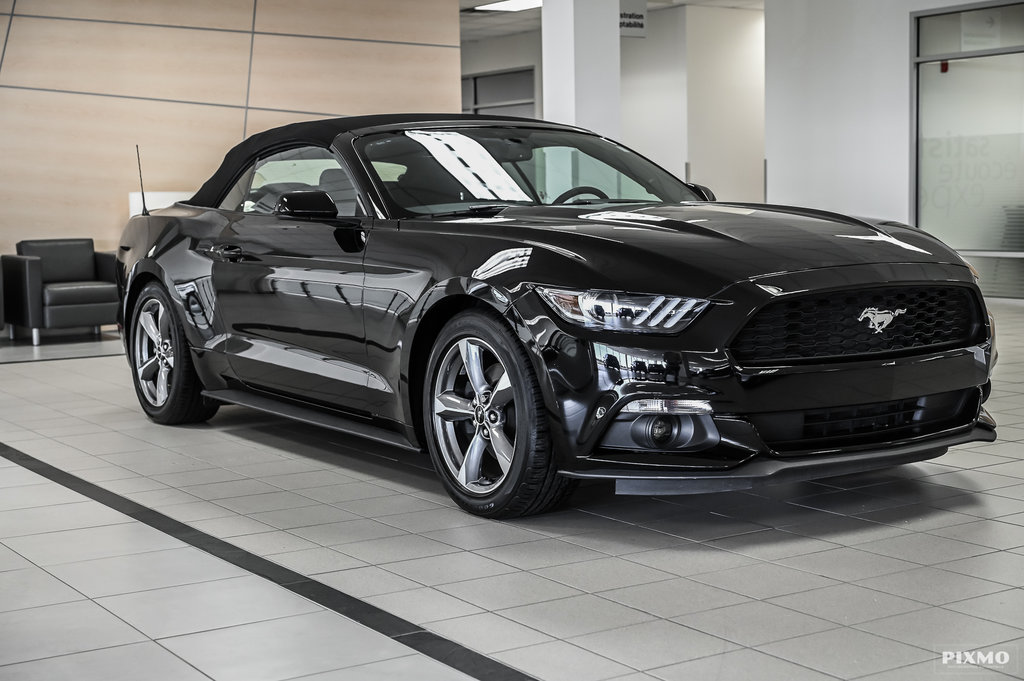 2017 Ford Mustang convertible in Brossard, Quebec - 12 - w1024h768px