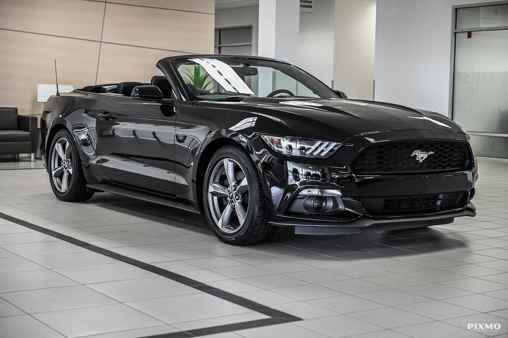 2017 Ford Mustang convertible in Brossard, Quebec - 3 - w1024h768px