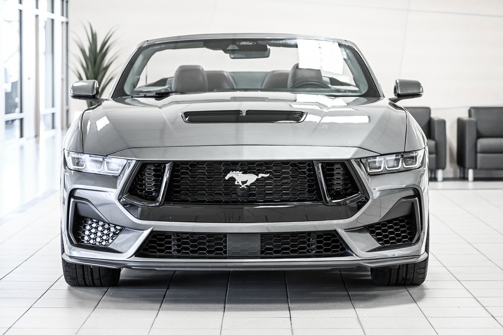Ford Mustang convertible  2024 à Brossard, Québec - 2 - w1024h768px