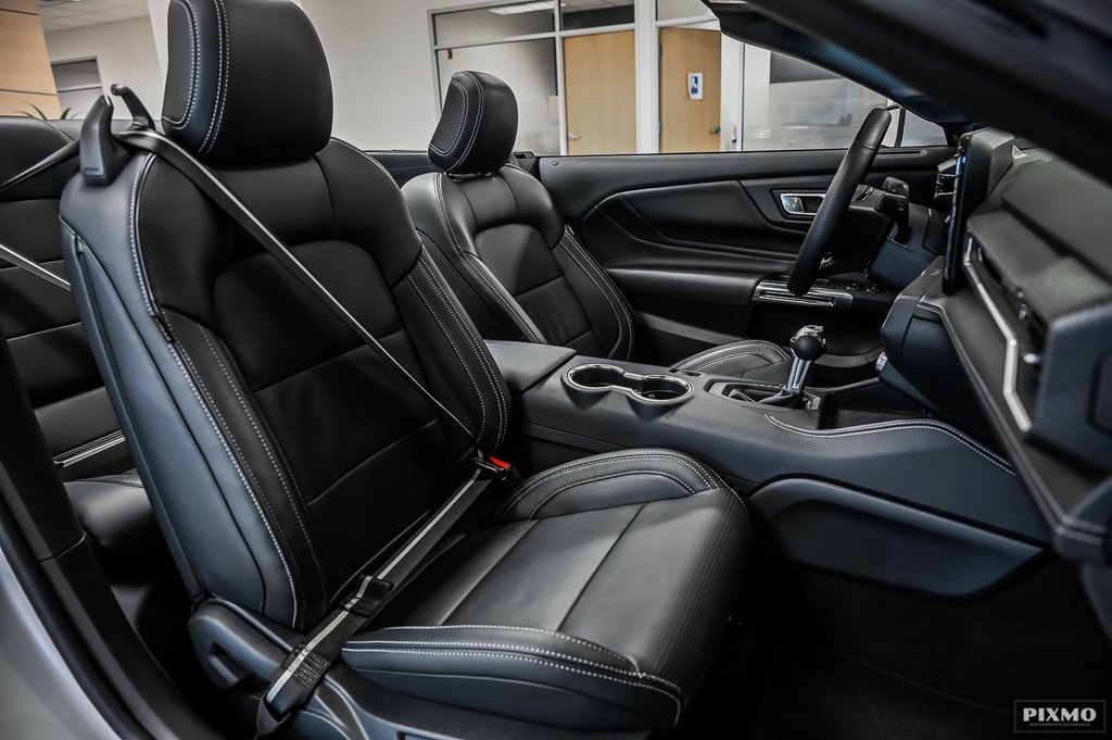 2025 Ford Mustang convertible in Brossard, Quebec - 32 - w1024h768px