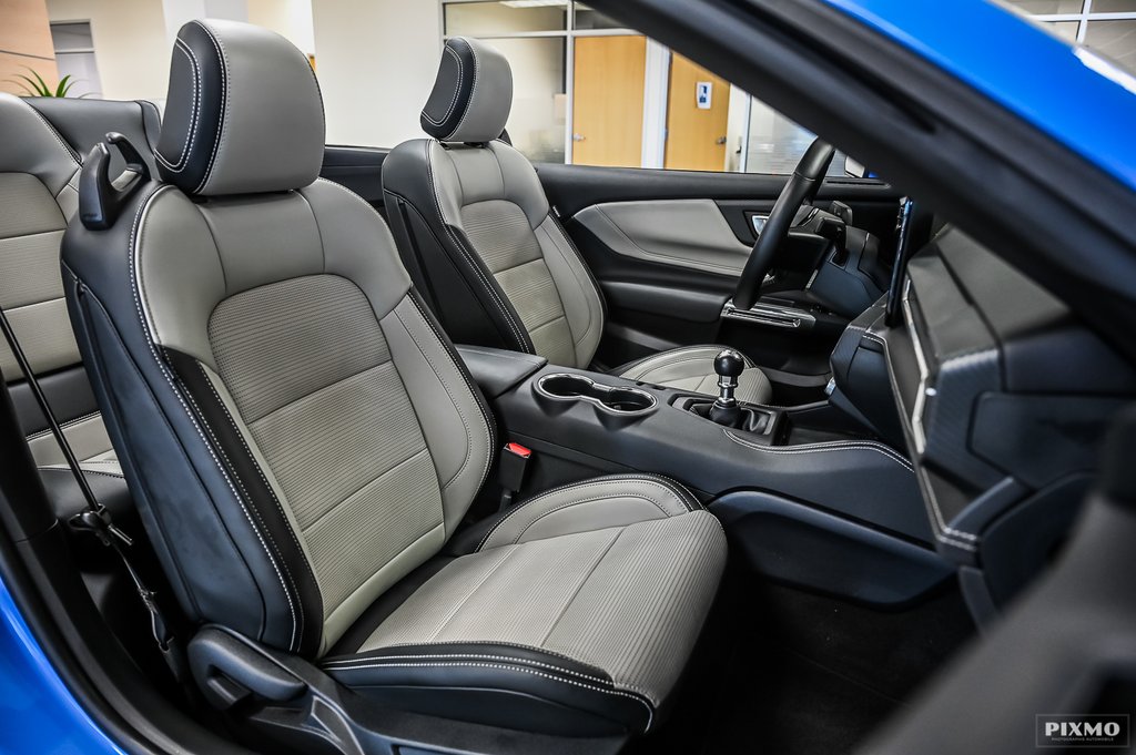 2025 Ford Mustang convertible in Brossard, Quebec - 32 - w1024h768px