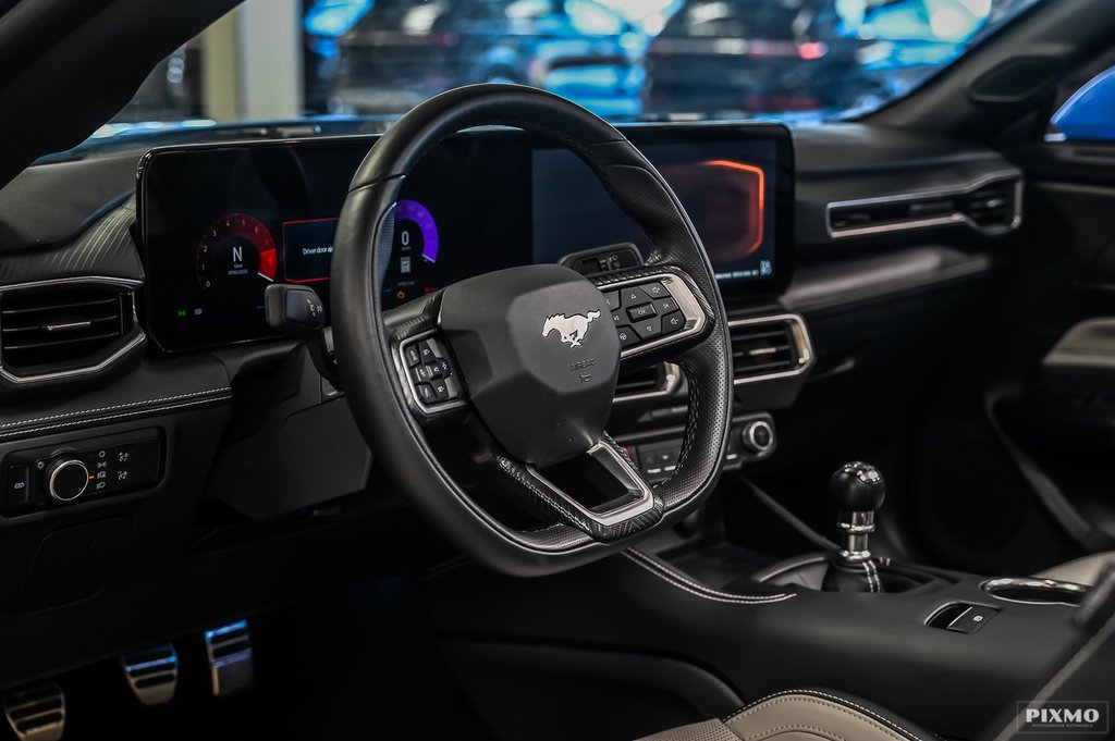 2025 Ford Mustang convertible in Brossard, Quebec - 16 - w1024h768px