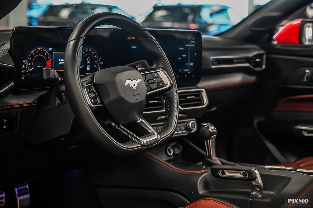 2025 Ford Mustang convertible in Brossard, Quebec - 16 - w1024h768px