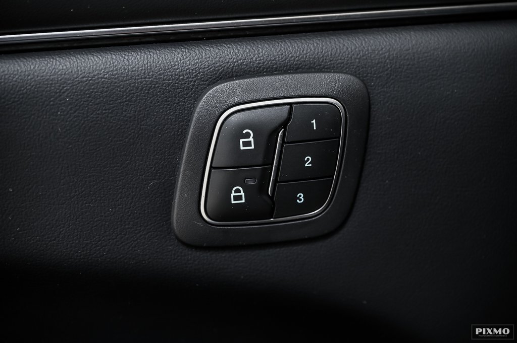 2021 Ford Mustang Mach-E in Brossard, Quebec - 20 - w1024h768px